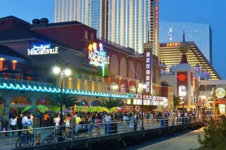 2Br 3Ba Ocean Front Condo On The Boardwalk Cozysuites Atlantic City Exterior foto